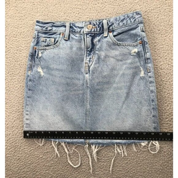 OLD NAVY Womens Size 2 Mid Rise Light Distressed Denim Cut Off Mini Jean Skirt - Picture 10 of 12